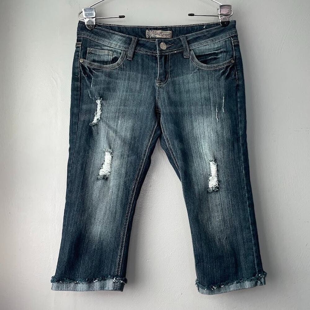 Wallflower Capris Size 7 Blue Jean Distressed Denim Y2K Peddle Pushers Low Rise